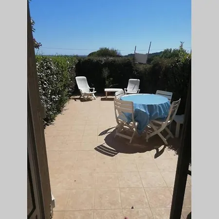 Apartment Studio 30m2 Sur La Presqu'ile De Giens Dans Privee Avec Piscine Hyeres